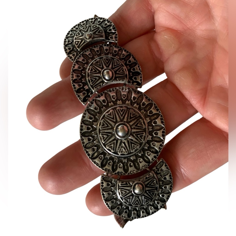 🤩 JEWELRY 2 FOR $10 - BUNDLE & SAVE 🤩 
Western Bracelet